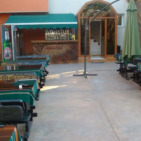 Family Niagara Hotel 3*