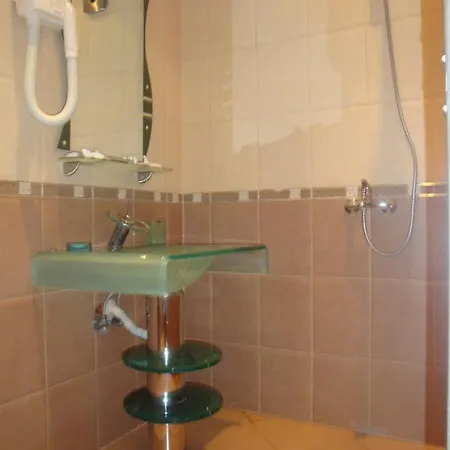 Family Niagara 3* Warna