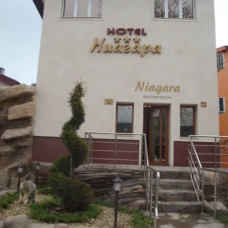 Family Niagara Hotel Warna