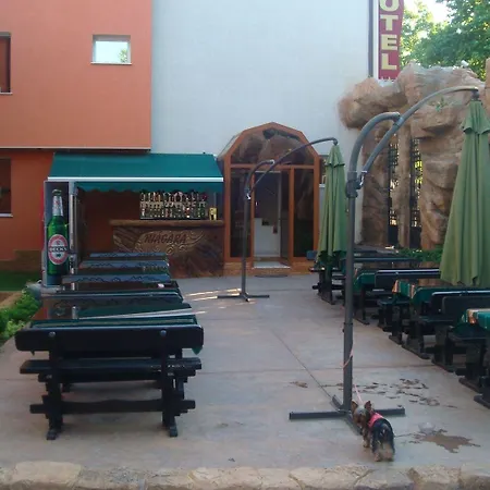 Family Niagara 3* Warna