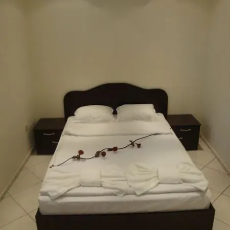 Family Niagara Hotel Warna