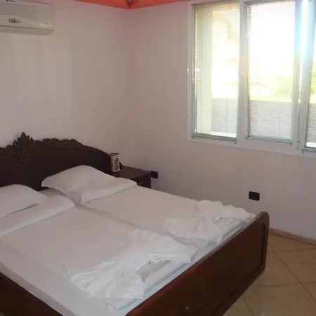 Family Niagara Hotel Warna