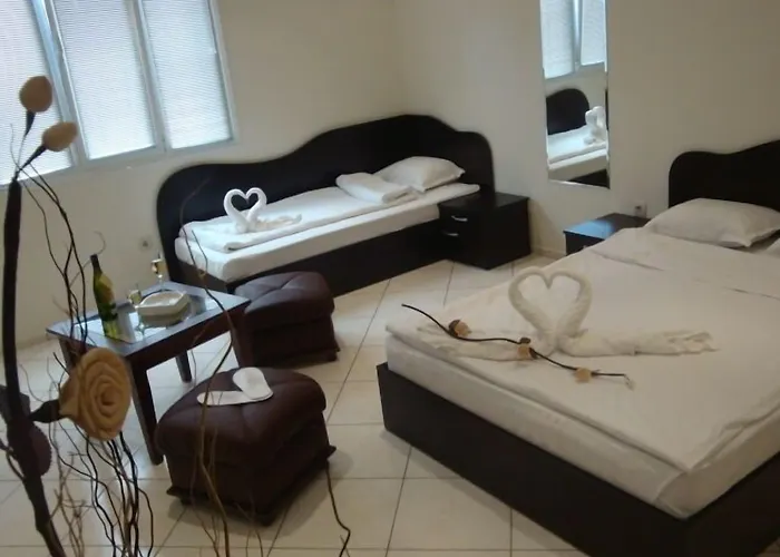 Family Niagara 酒店 3*