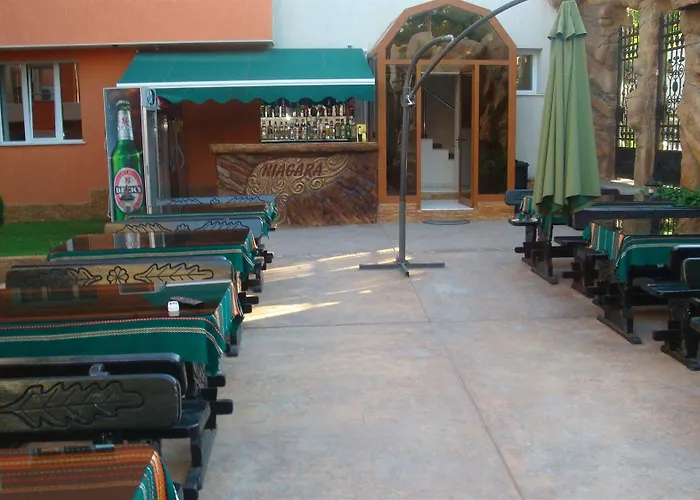 Family Niagara 酒店 3*